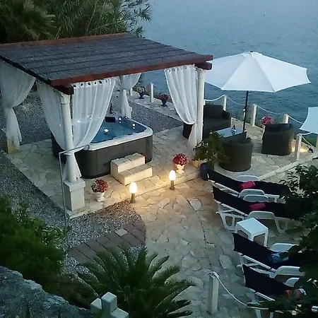 Leonardo Villa *